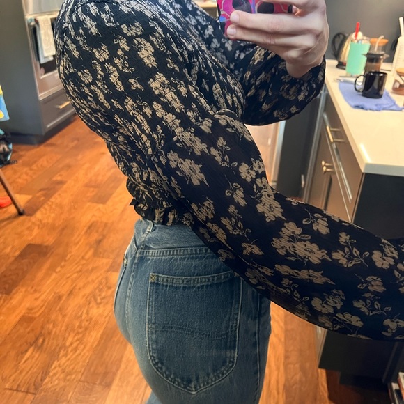 Grade & Gather ruched blouse with bell sleeve size S EUC - Picture 6 of 6